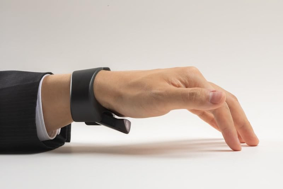 Tapxr - Wrist Worn Keyboard, Airmouse & Controller for VR, AR, MR, Tablets, PC, Laptops, Smartwatch, Smartphones, Tvs & Projectors.